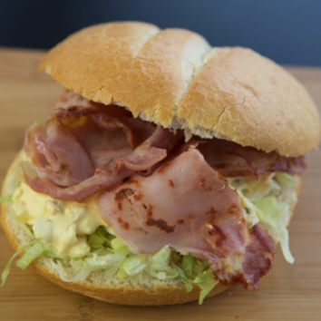 Italiaanse bol Eiersalade Bacon